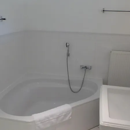 Gut Rattelvitz, Parterre A Ost